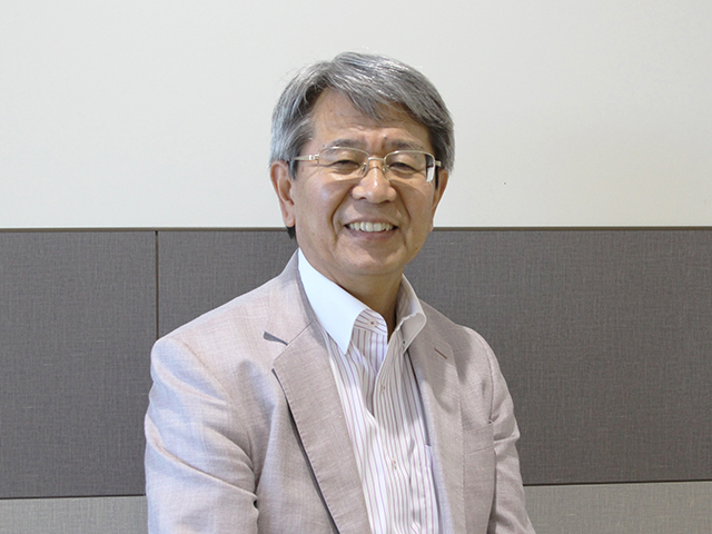 藤居 靖久