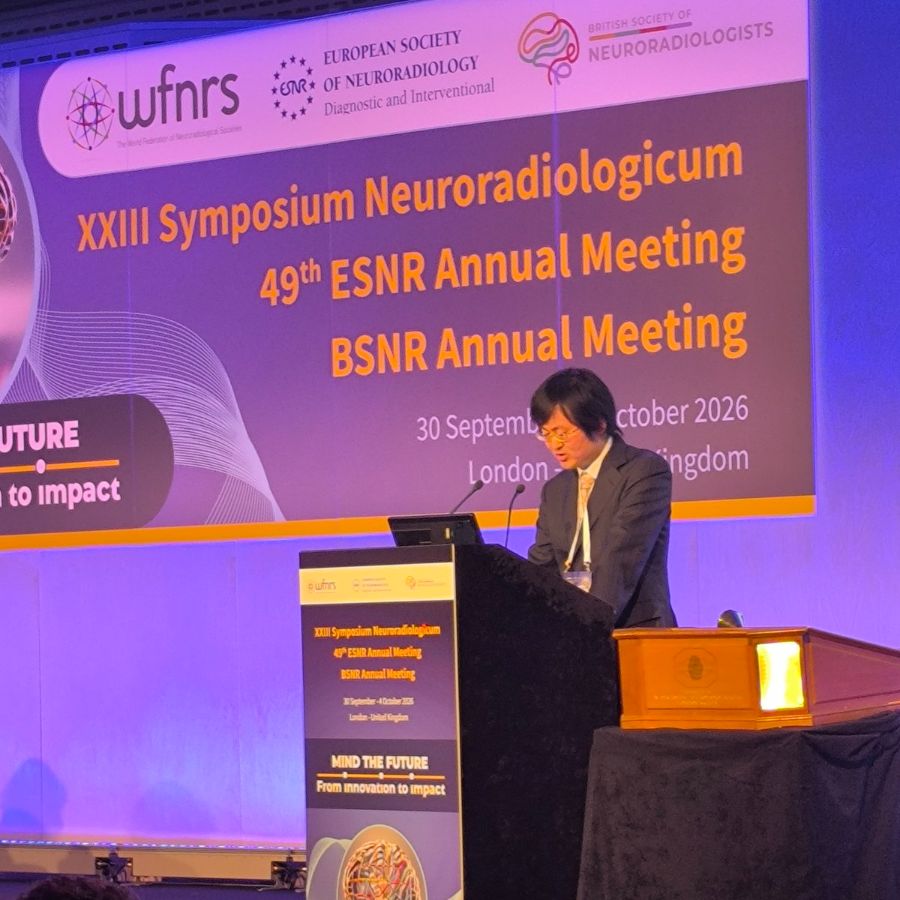 XXIII Symposium Neuroradiologicumで講演する横田元准教授