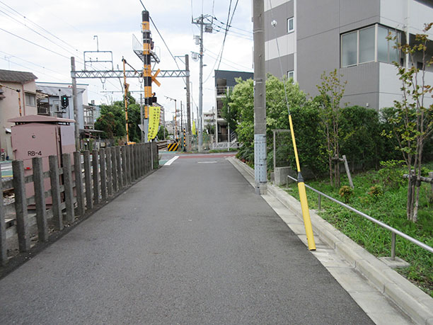 最初の路地を右折します