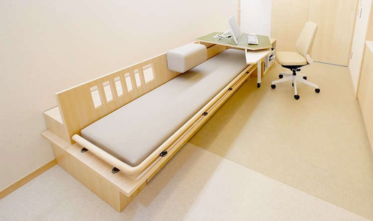 診察室２：小上がりの診察家具
