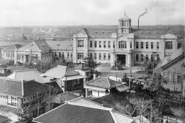 写真：県立千葉病院の建物外観