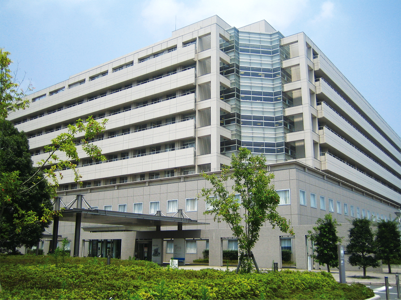 写真：成田赤十字病院の外観