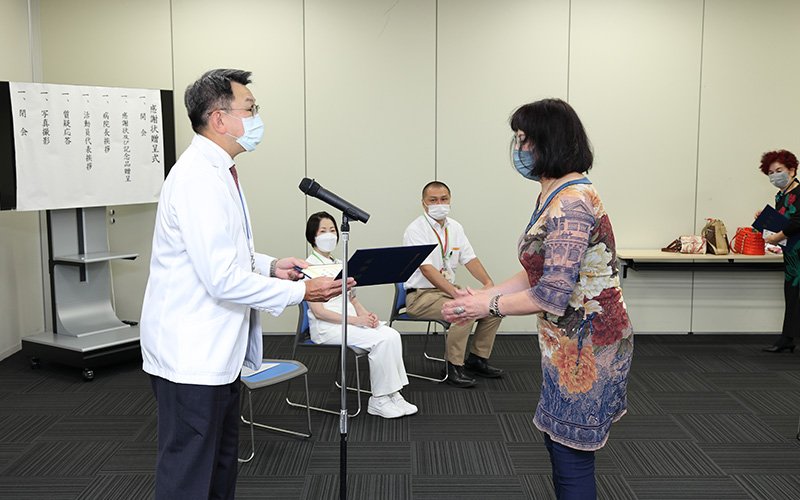 写真:降旗 円さんへの感謝状贈呈